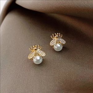 Honey bee pearl earrings